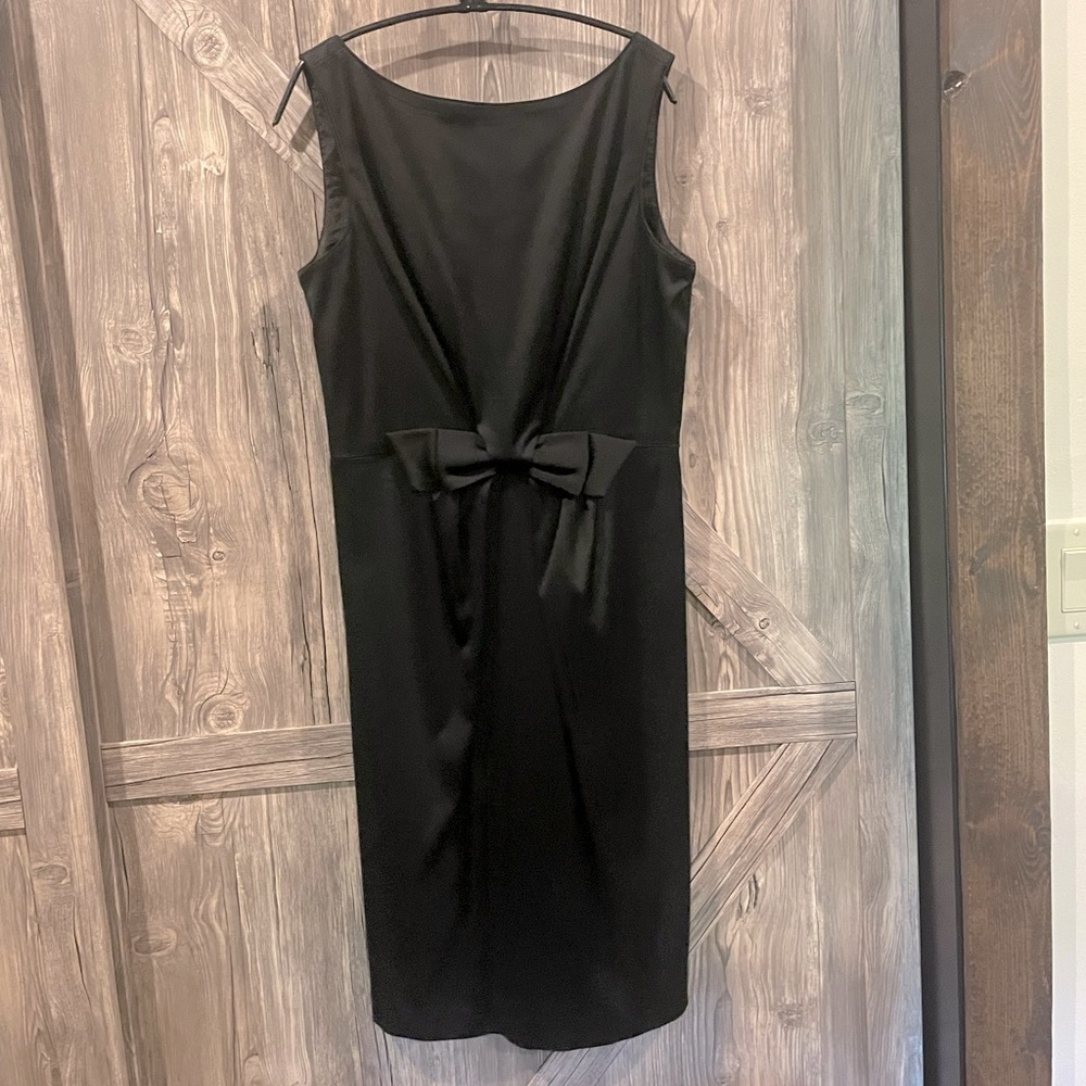 GORGEOUS chic partially lined Jackie-O style sheath. Scoop back, 12 w/ stretch